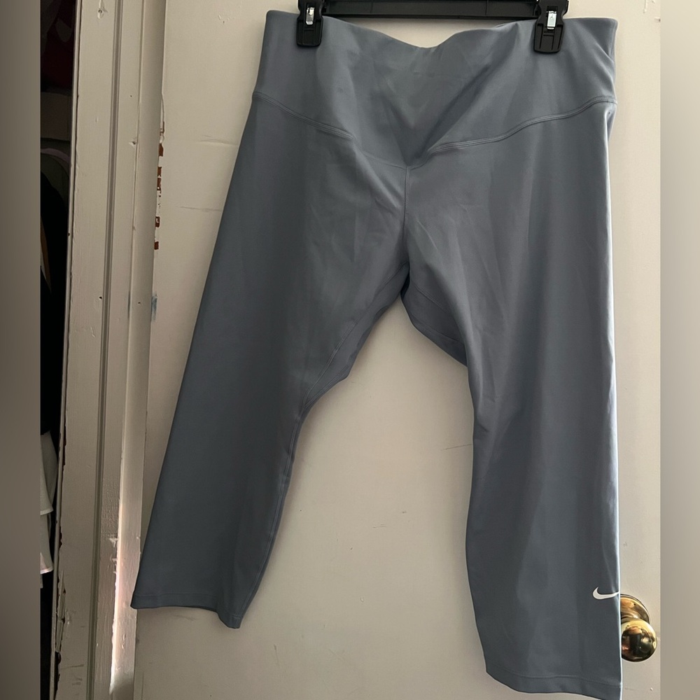 Nike Women's Plus 1X cropped Leggings